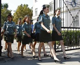 Военные училища и институты для девушек
