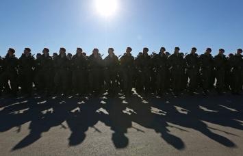Российскую армию из-за финансовых трудностей  не сократят