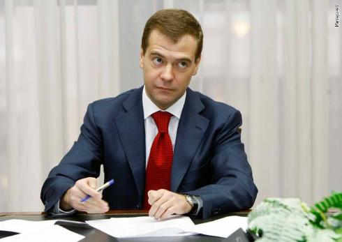 Медведев о пенсиях, квартирах и численности армии