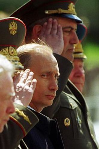 Владимир Путин написал статью, которая посвящена развитию Вооруженных сил и модернизации оборонно-промышленного комплекса